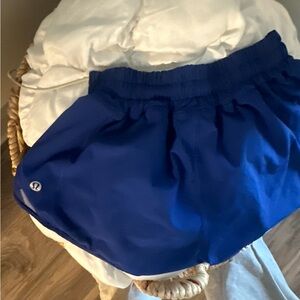 Lululemon Size 4 Hotty Hot Short